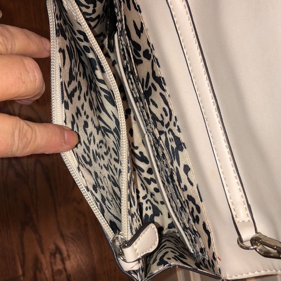 NWOT! Jessica Simpson Cream Color Faux Leather Shoulder Bag w/ strap Bow - Picture 7 of 8